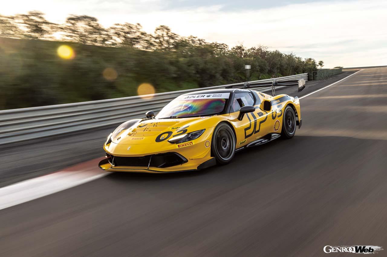 2024年シーズンのフェラーリ・チャレンジでデビューを飾ったレーシングカー、296チャレンジ。まず欧州・北米のコンチネンタルシリーズに投入された9代目ワンメイクレースカーは、2025年からいよいよ本邦含む英国、豪州など各国シリーズでも導入される予定だ。そのシーズンに我々メディアにもそのポテンシャルを試す機会が与えられた。