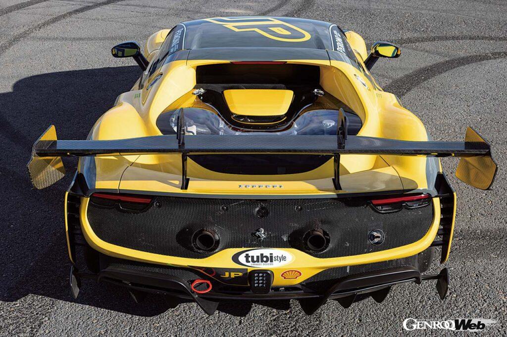 大型のリヤウイングは7段階調整が可能。250km/h走行時最大870kgものダウンフォースを発生するという。488チャレンジEvo比では18%増となる。