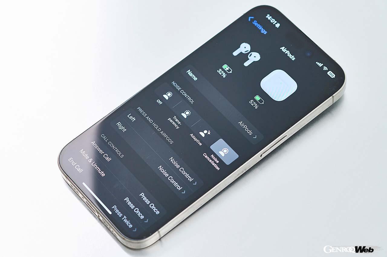 AirPods 4はオープンイヤーモデルで初めてのアクティブノイズキャンセリング搭載モデルを設定。外部音取り込みモードや適応型オーディオ機能も装備する。