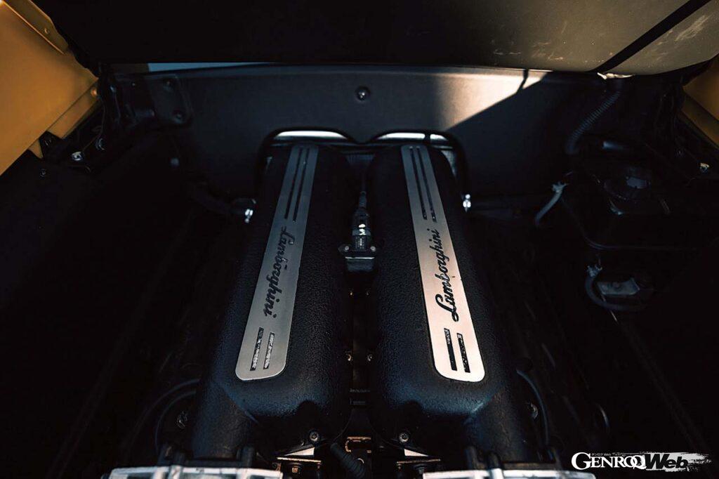 90度のV10エンジンは540PSを発揮する（写真は初代の500PSのもの）。ビスカスカップリングにより4輪を駆動する。