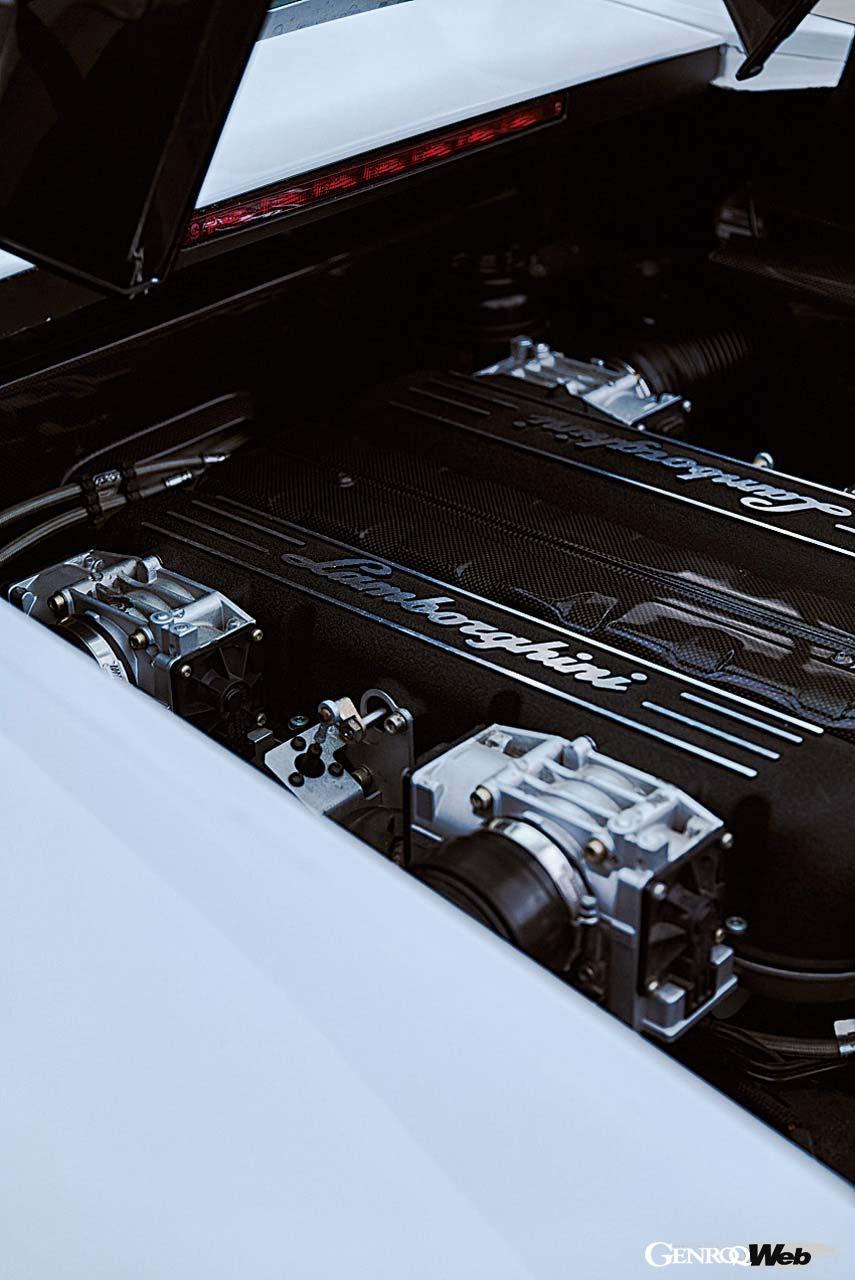 V12気筒は五感を刺激するサウンドと回転フィールが印象的だ。パワーは車名の通り640PSを発揮する。