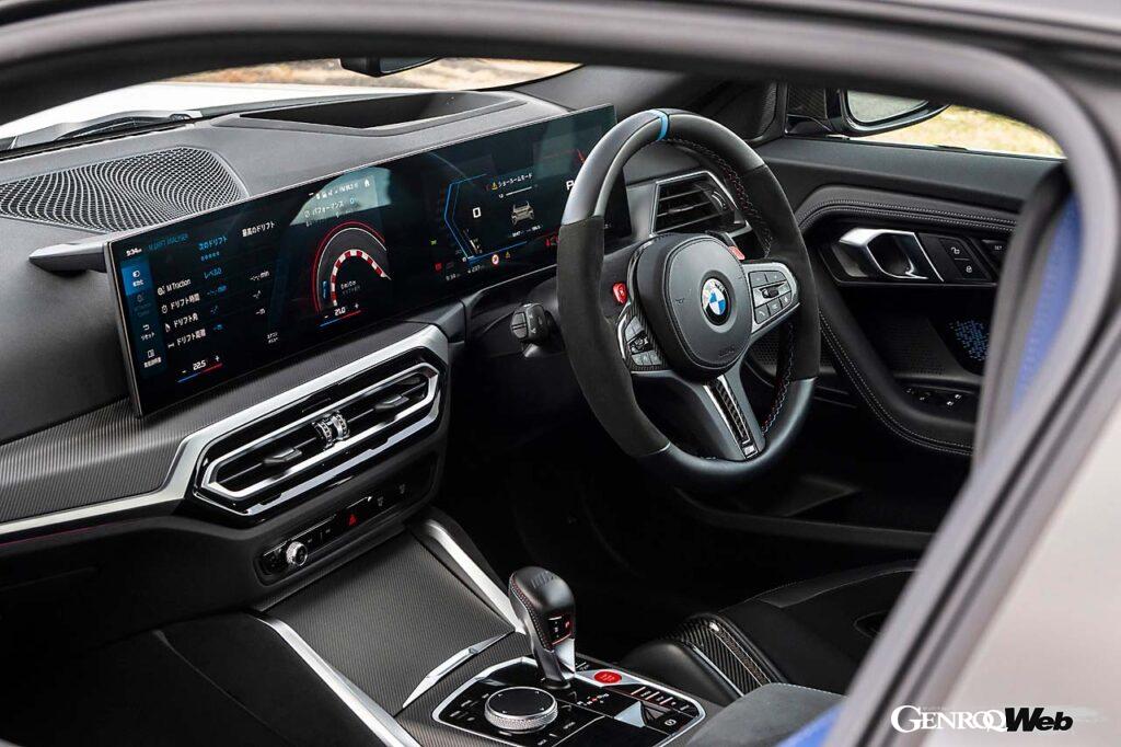 インテリア・カバー カーボン/アルカンターラ(22万4400円)エントランス・カバー(2万2660円)などを備えたスポーティなインテリア。