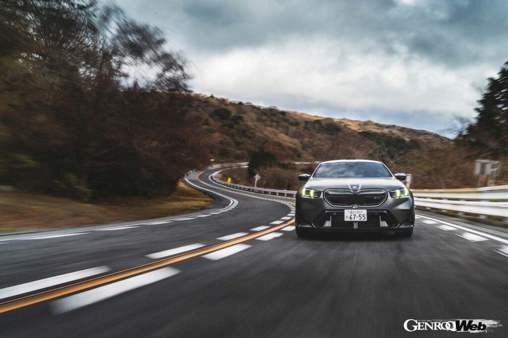 凄まじいまでの迫力に満ちたフロントフェイス。G60型5シリーズでもっとも輝いているデザインである。