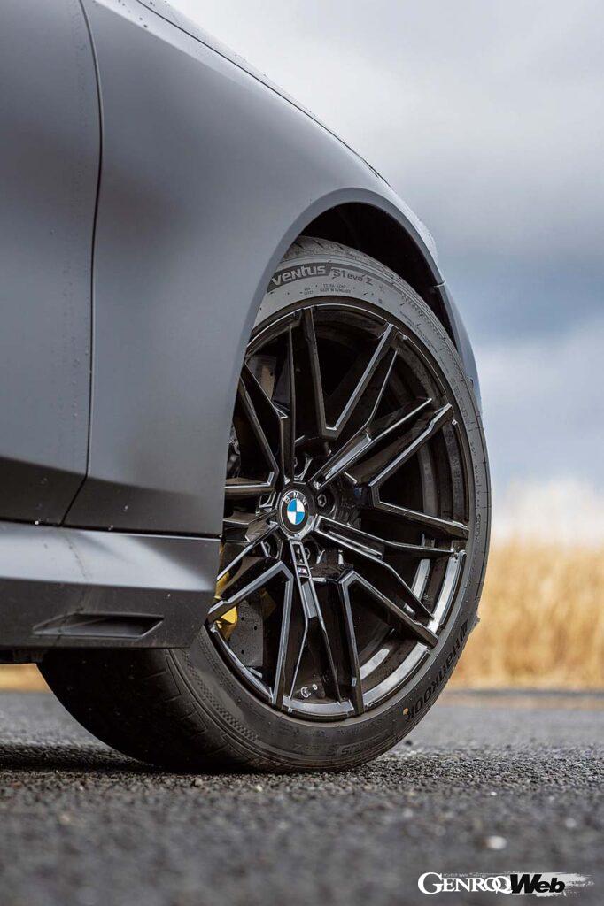 M専用モデルXMレーベルと同スペックのシステムアウトプット727PS/1000Nmを実現した新型M5。装着タイヤはハンコック・ベンタスS1エボZだ。