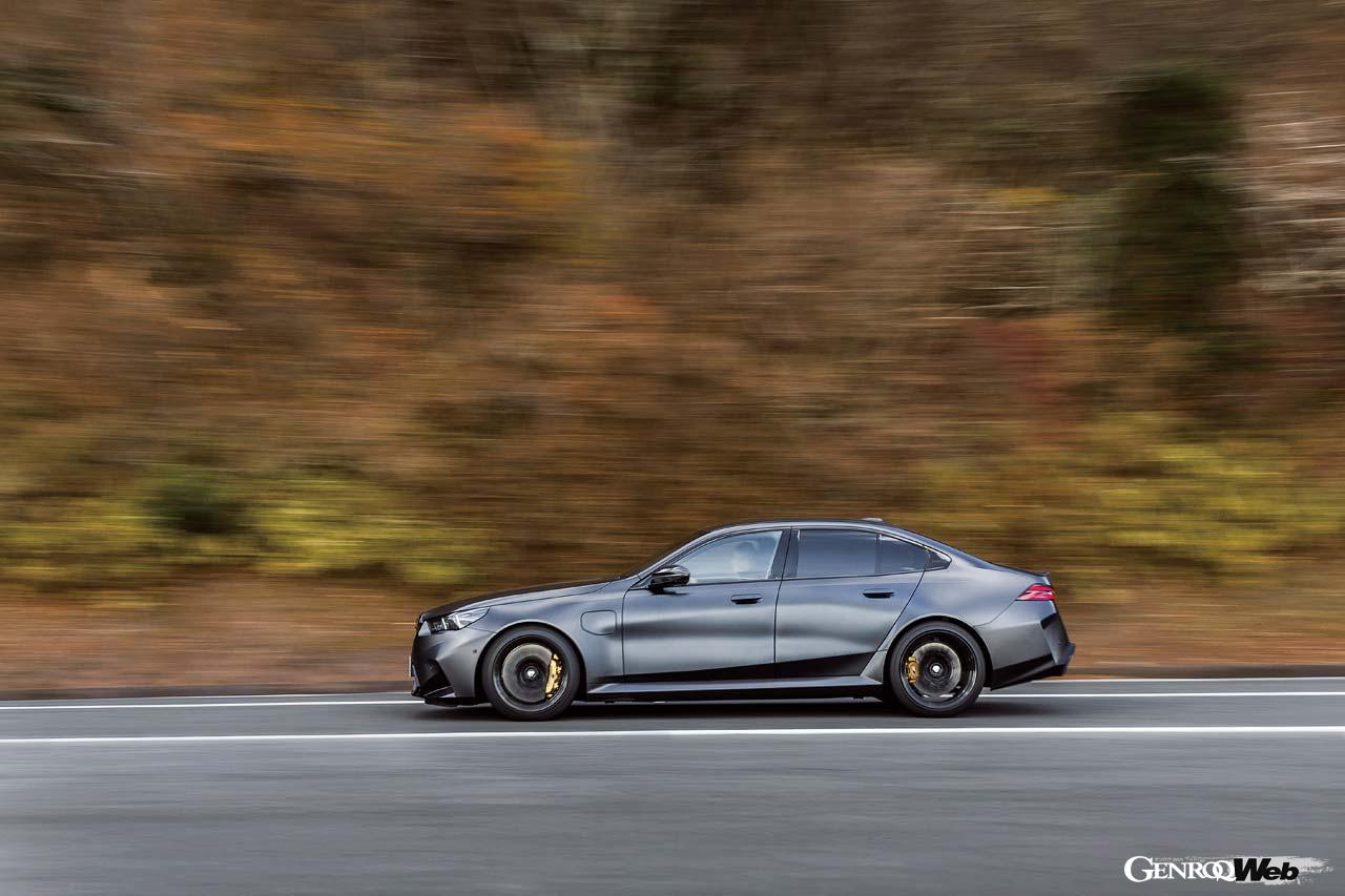 歴代最強のスペック727PS/1000Nmを誇る新型M5がついに上陸を果たした。PHV化された新型M5はいかなるパフォーマンスを披露してくれるのか。慣れ親しんた箱根のワインディングでその真価を試してみた。