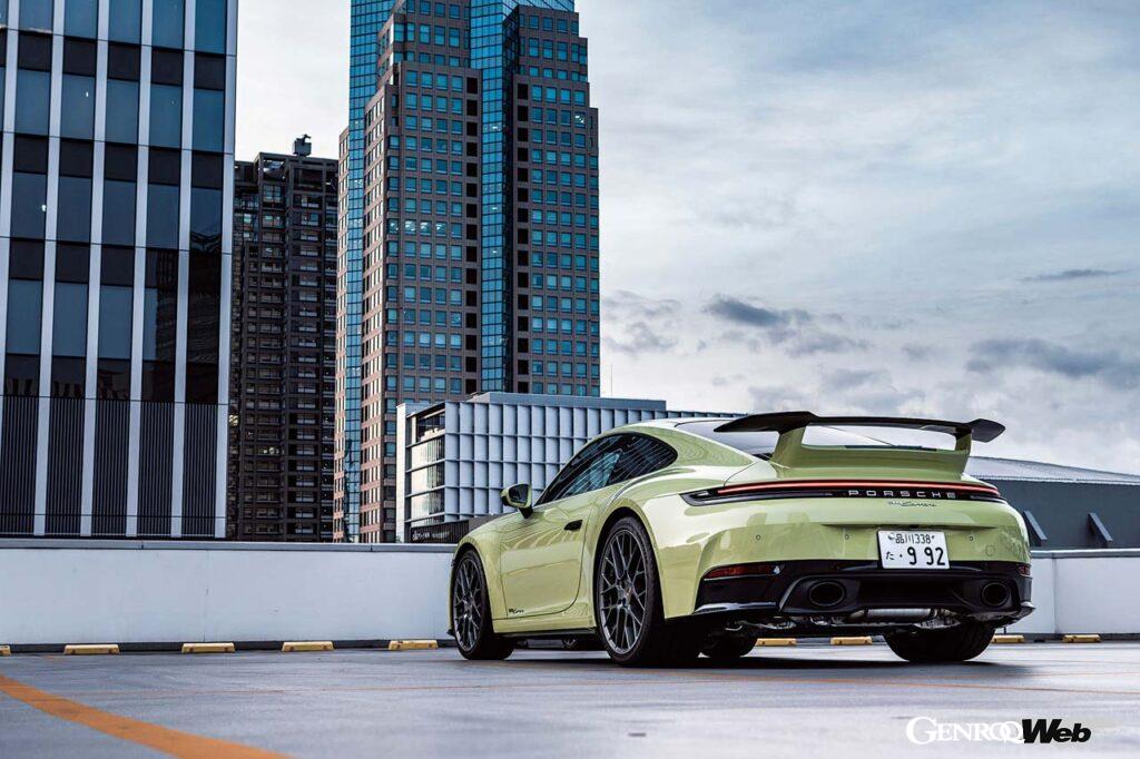 ポルシェ911がマイナーチェンジを果たし、いわゆるII型が上陸を果たした。今回試乗したカレラはフロント＆リヤのデザインを変更し、若干のアウトプット向上を果たしている。堅実な進化を遂げた新型911カレラの走りはいかなるものか。