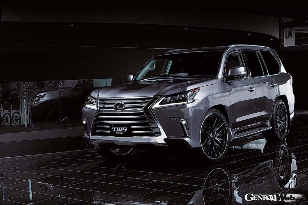 【EX-fL Design LX／LX570“専用設計”も存在する】LX570を見据えて用意された初陣である。センターパートから5つのツインスポークが伸びていき、その先でさらに分割されて20本となる複雑な形状を持つ。センターハブを極限まで追い込んで実現したコンケーブフェイスを持つのも特徴だ。サイズは21インチと24インチ。カラーはグロスブラック／フランジカットと、サンディングミラーポリッシュの2色がある。