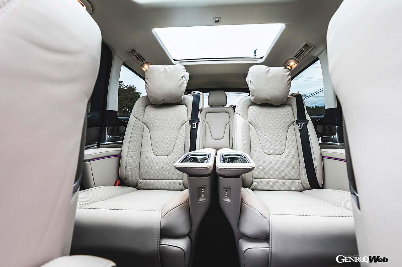 エクスクルーシブ系はオットマン付きフルリクライニングシートを採用するなど、快適性も抜群だ。