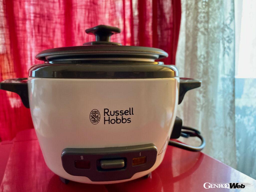 二代目の炊飯器 昭和感満載のおままごと用のような小ささで旅には便利