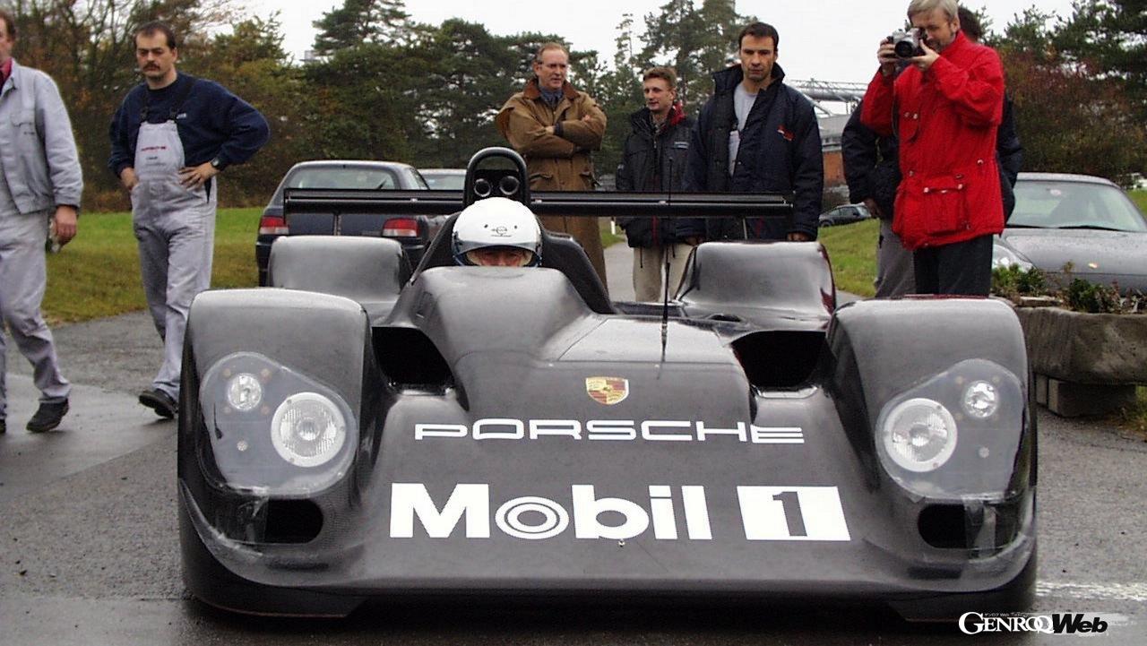 1999年11月以来、25年ぶりにヴァイザッハのテスコースに持ち込まれた「ポルシェ LMP 2000」。