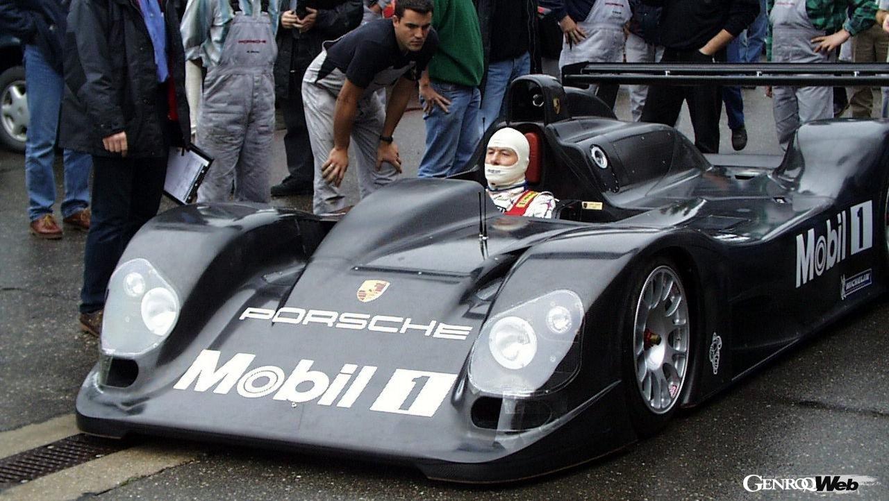 1999年11月以来、25年ぶりにヴァイザッハのテスコースに持ち込まれた「ポルシェ LMP 2000」。