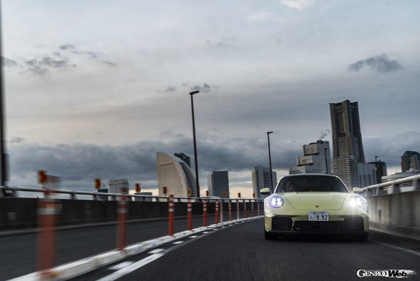 ステアリングの操舵に対するノーズの入りがとても素直になり、まるで997時代に回帰したかのように感じた。