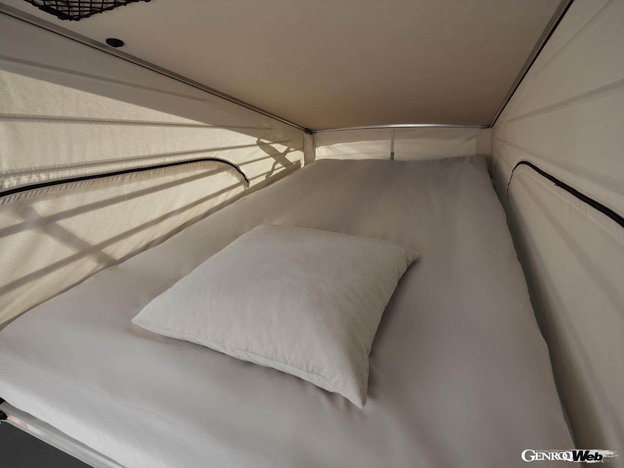 Vクラスのデビュー10周年を記念した「メルセデス・ベンツ Vクラス マルコポーロ ホライゾン」のルーフベッド。