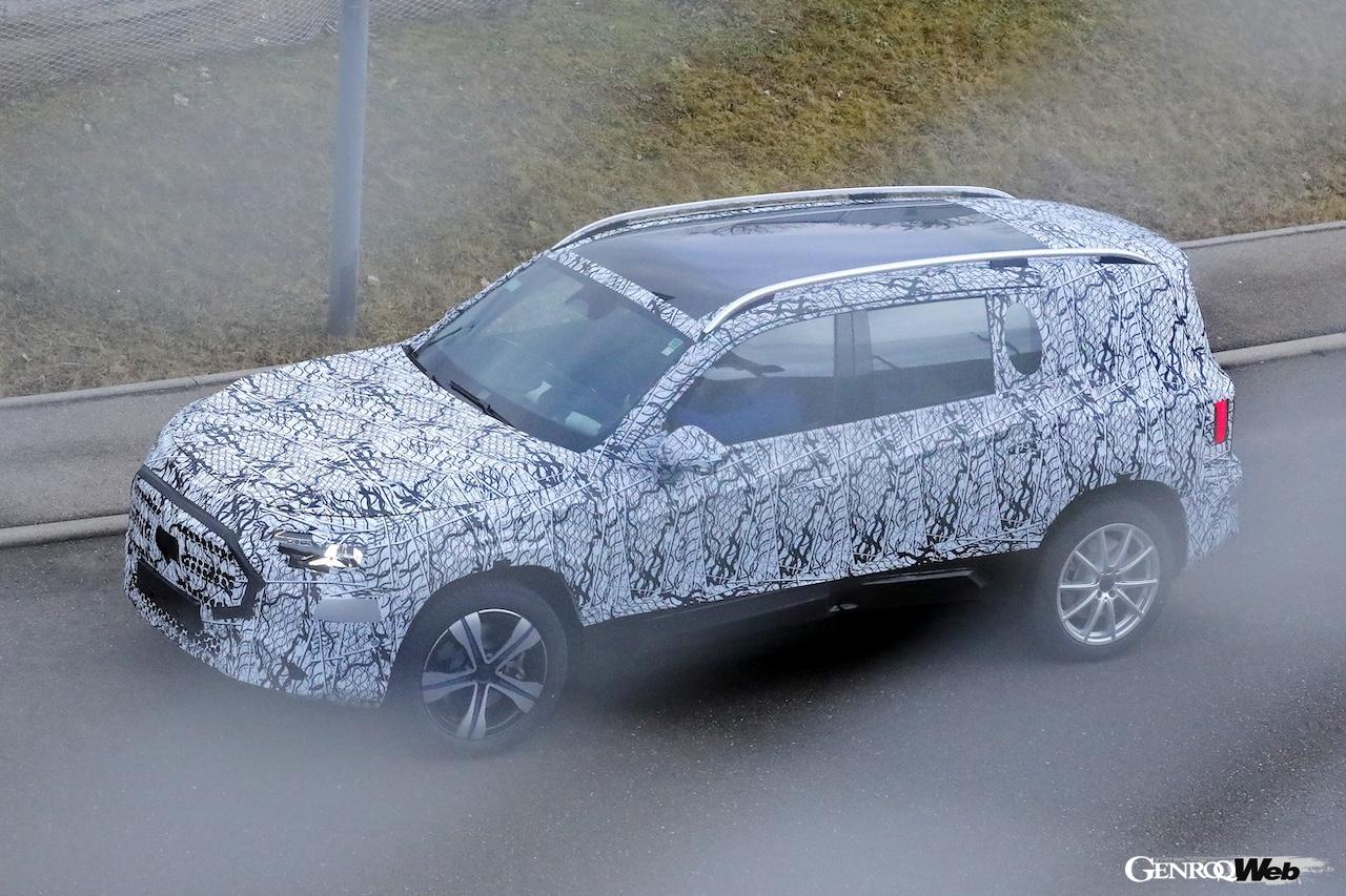 メルセデスの新しい「デザイン言語」により、DRLは星形を採用するとみられる。