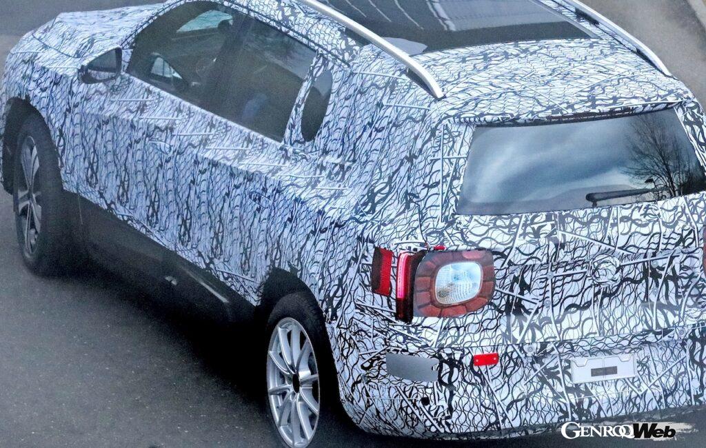 ICE搭載バージョン同様に、「Smart Fortwo」のテールライトに似せた偽装が施されている。