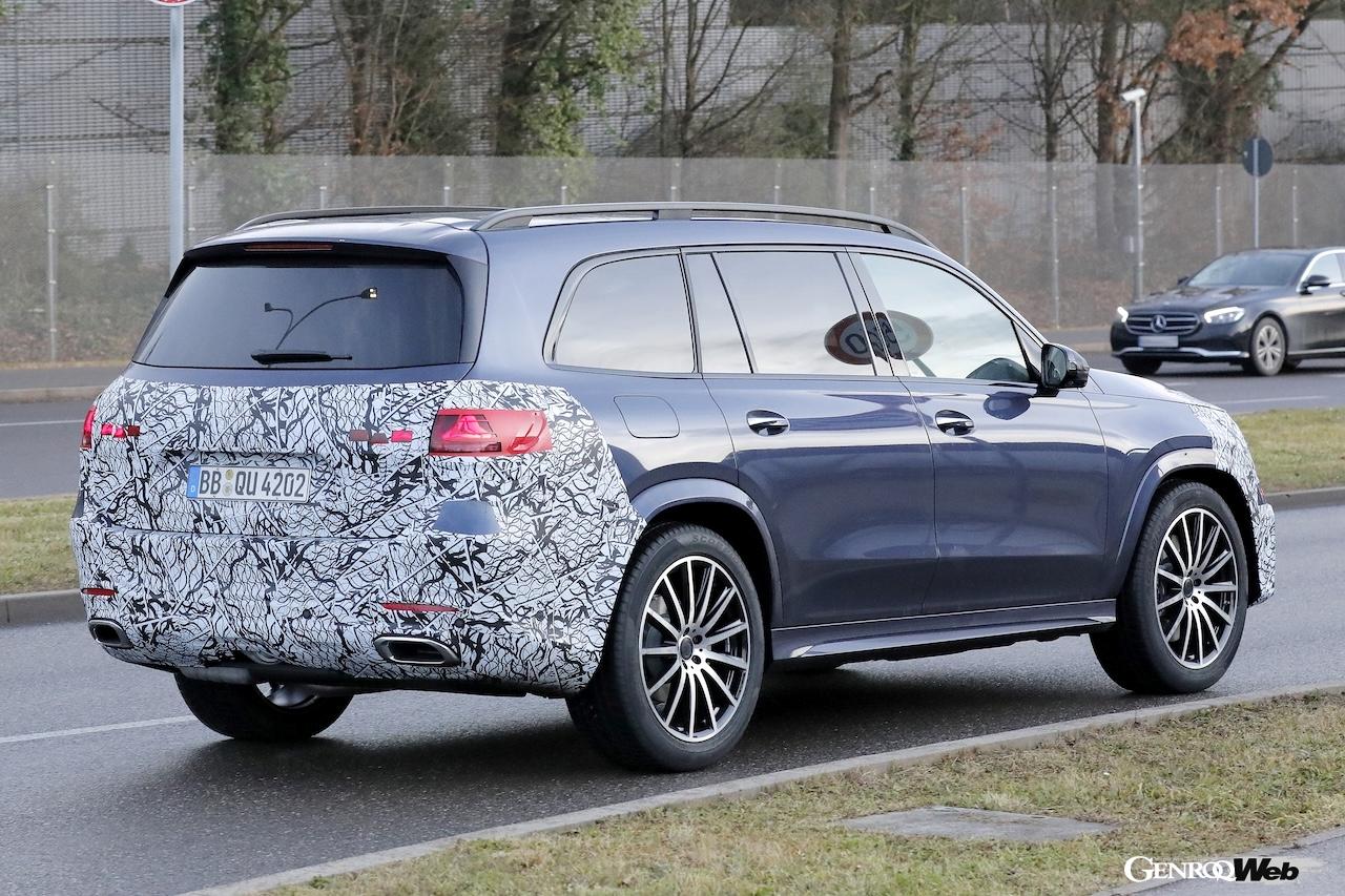 テールライトにも星型の意匠が採用されているが、DRLとデザインが異なるようだ。