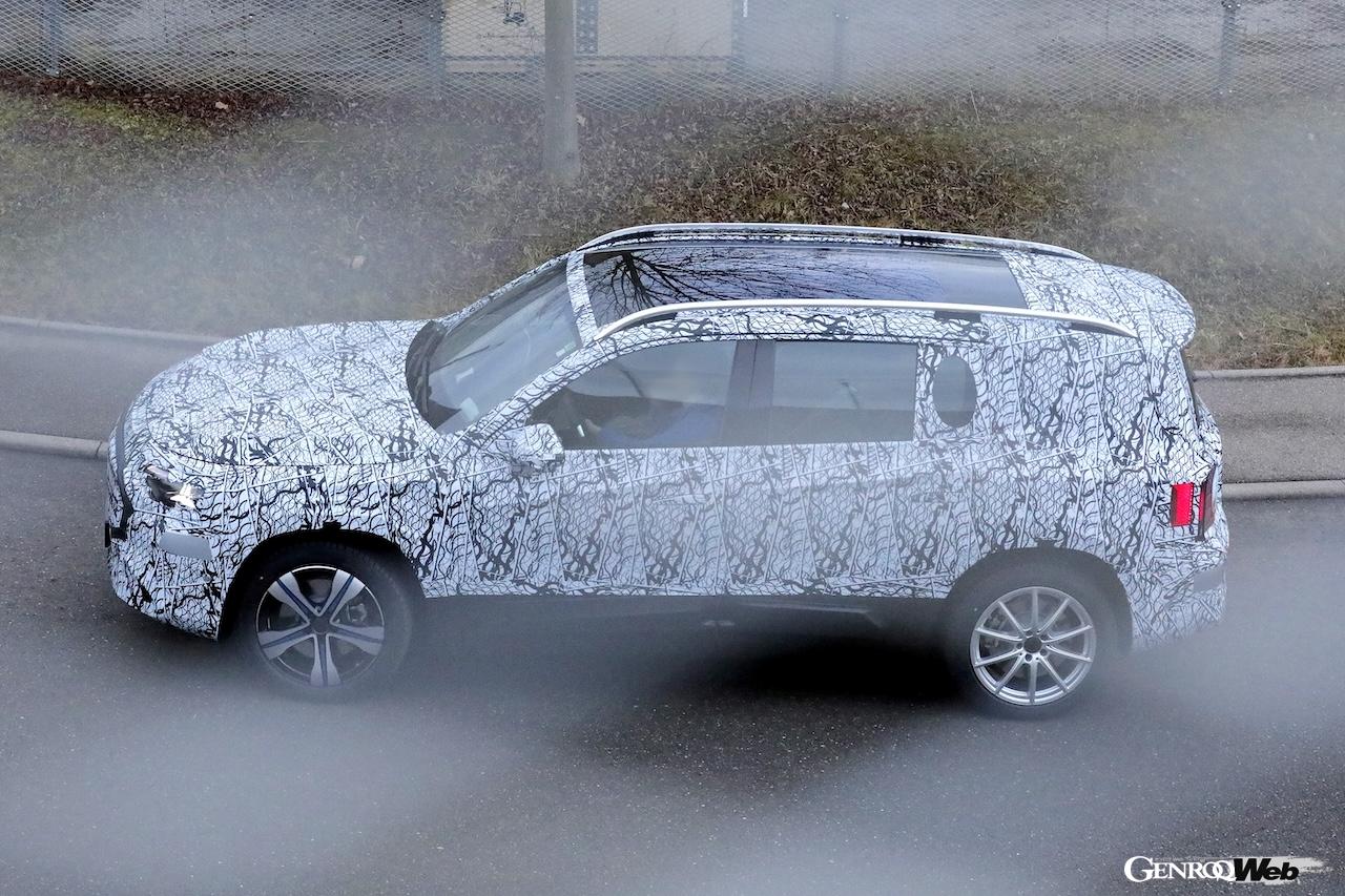 エネルギー効率が大幅にアップした電動アーキテクチャーを搭載してデビューするだろう。