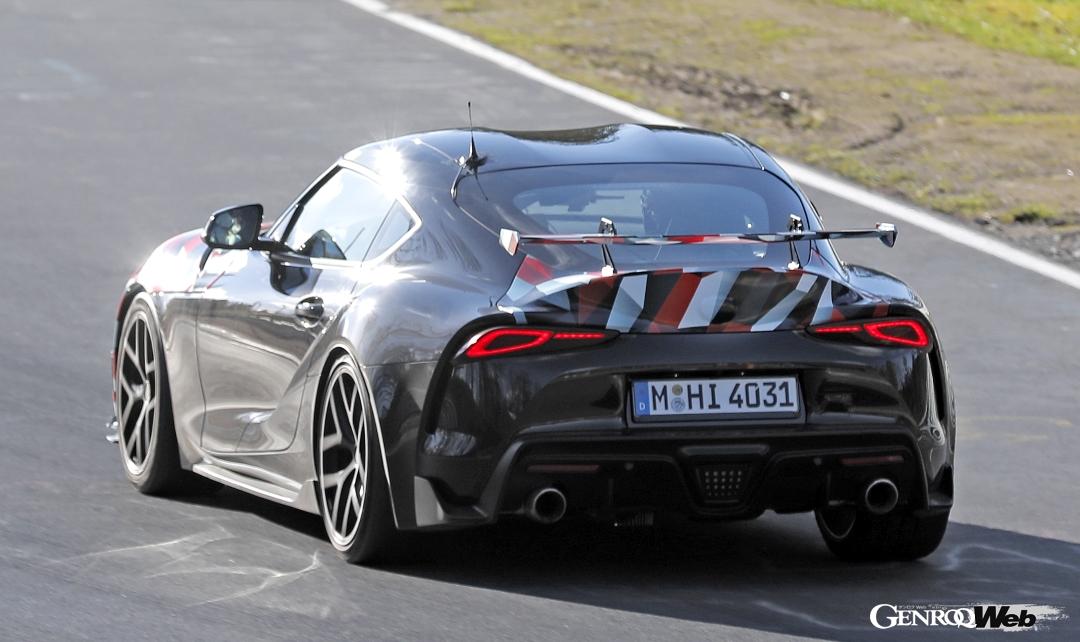 パワートレインは新開発の2リッター直4エンジンをハイブリッド化したものが予想される。