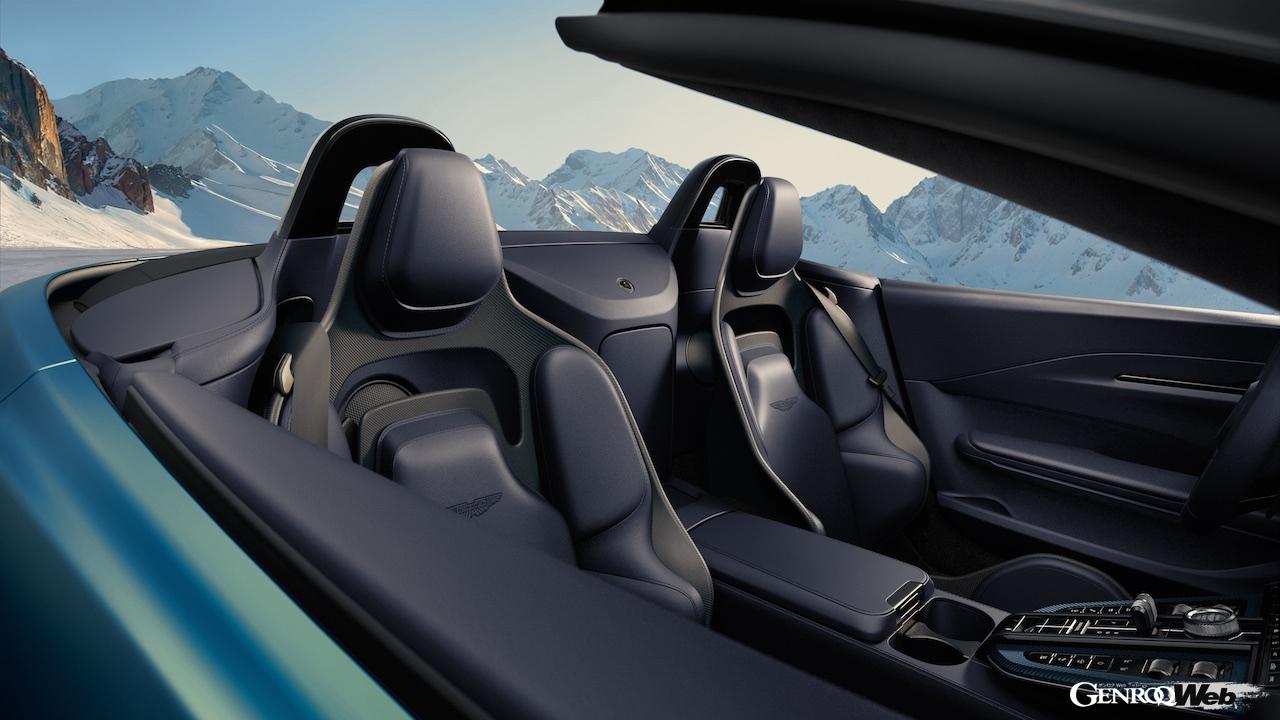 「アストンマーティン ヴァンテージ ロードスター」のコクピット。