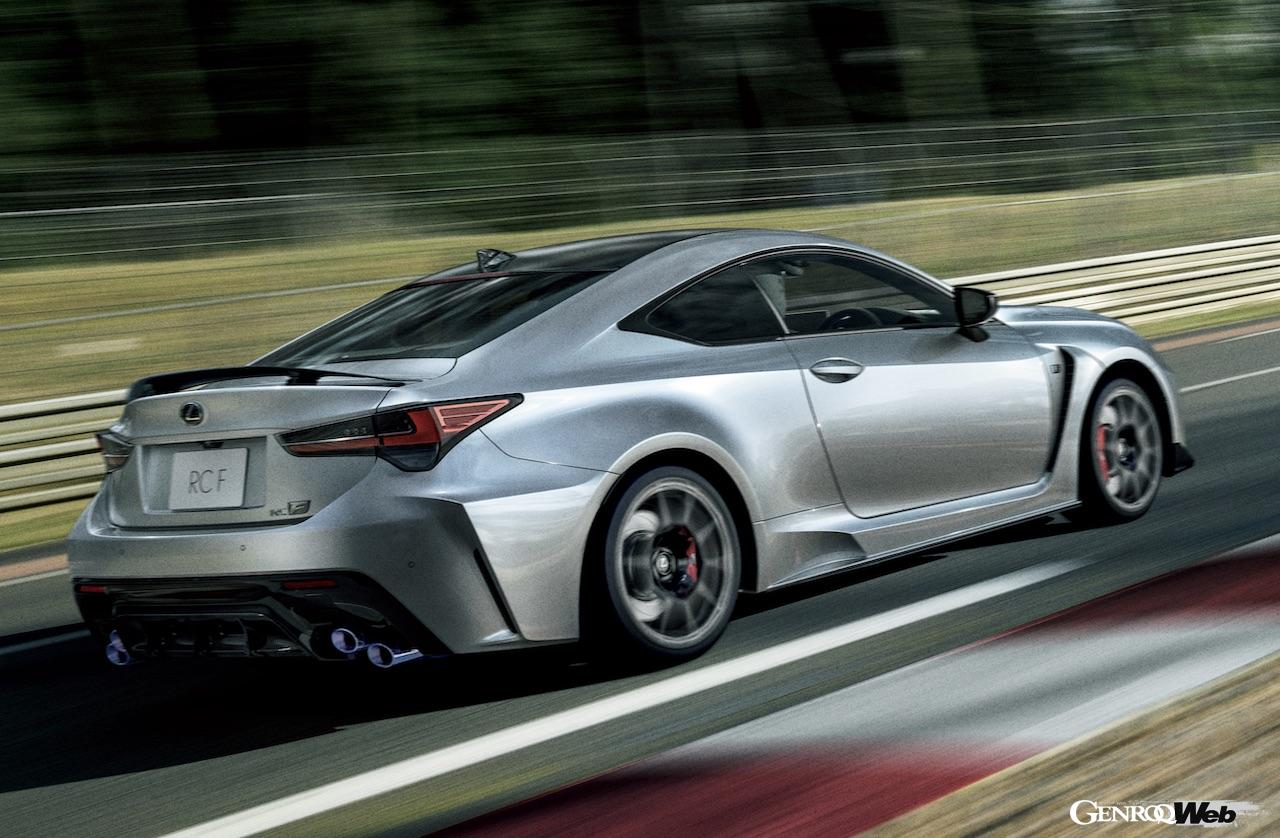 「レクサス RC F “Final Edition”」の走行シーン。