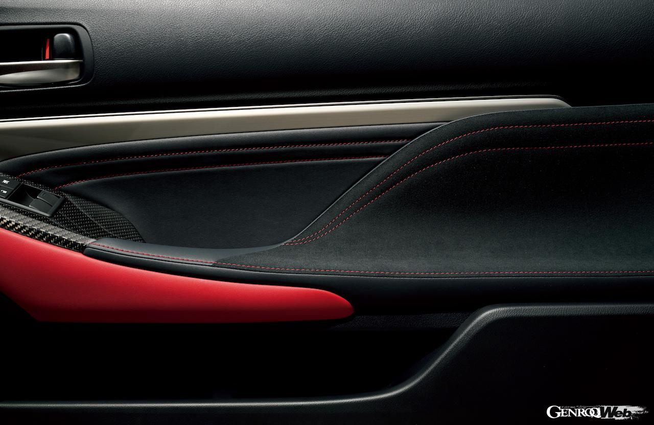 「レクサス RC F “Final Edition”」のインテリア。