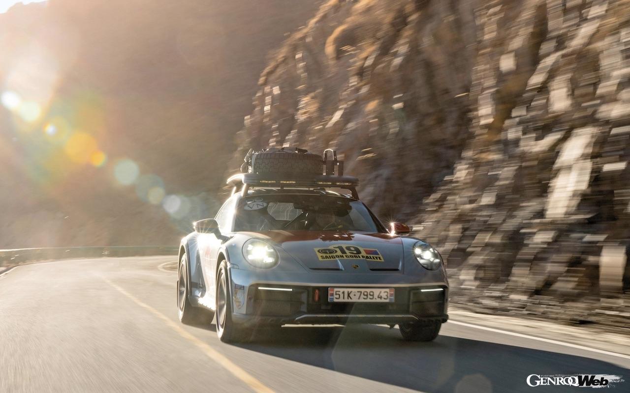 最初の行程はベトナムからラオスを通過して、中国国境へ。今回の旅には、彼の友人ふたりがサポートとして同行している。