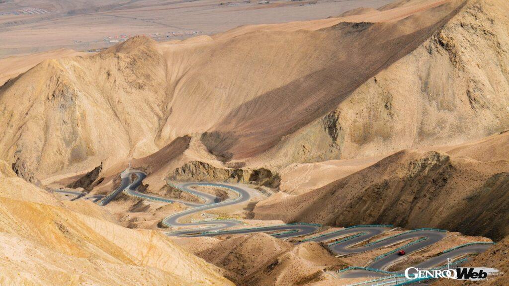 911 ダカールのリヤにダメージを負ったため、ウランバートルの修理工場へ。ここでは、同じベトナム出身のメカニックと出会うとこになった。