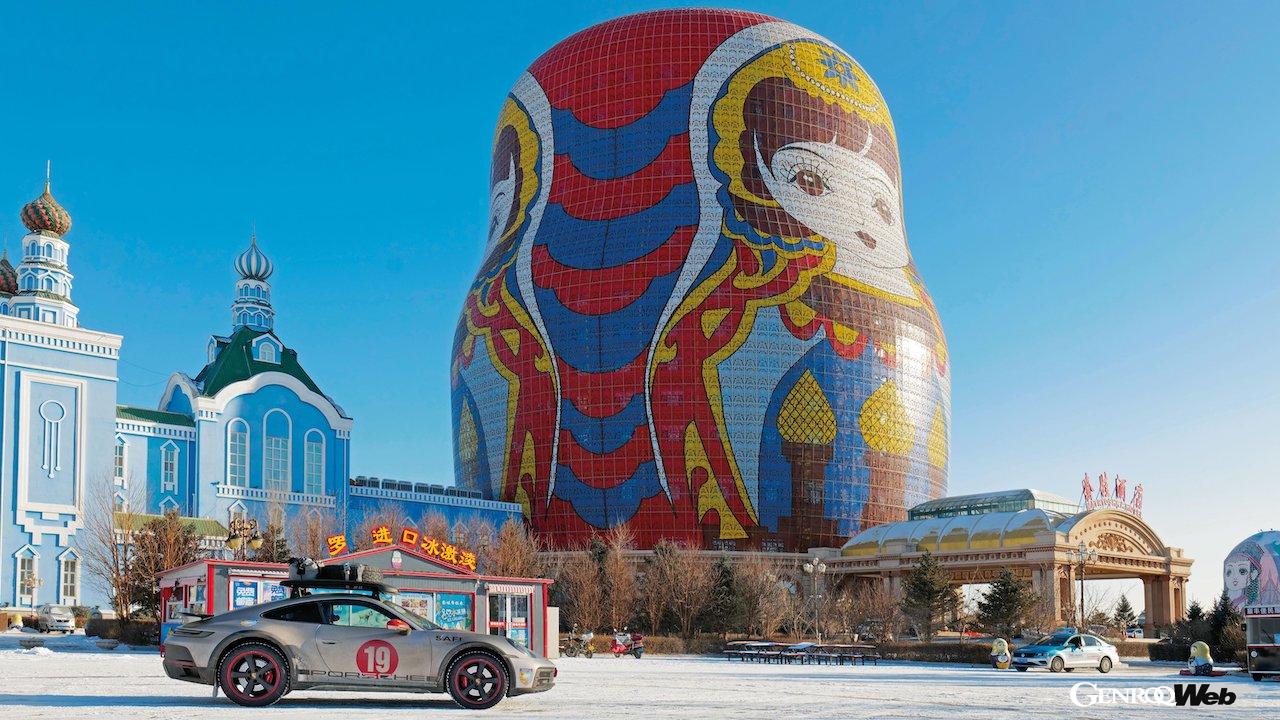 中国のモンゴル自治州満州里市では、巨大なモニュメントが911 ダカールを迎えた。ベトナムへと帰路についたグエン・ホアン・アンは、911 ダカールで、再び世界を旅したいと強く思ったという。