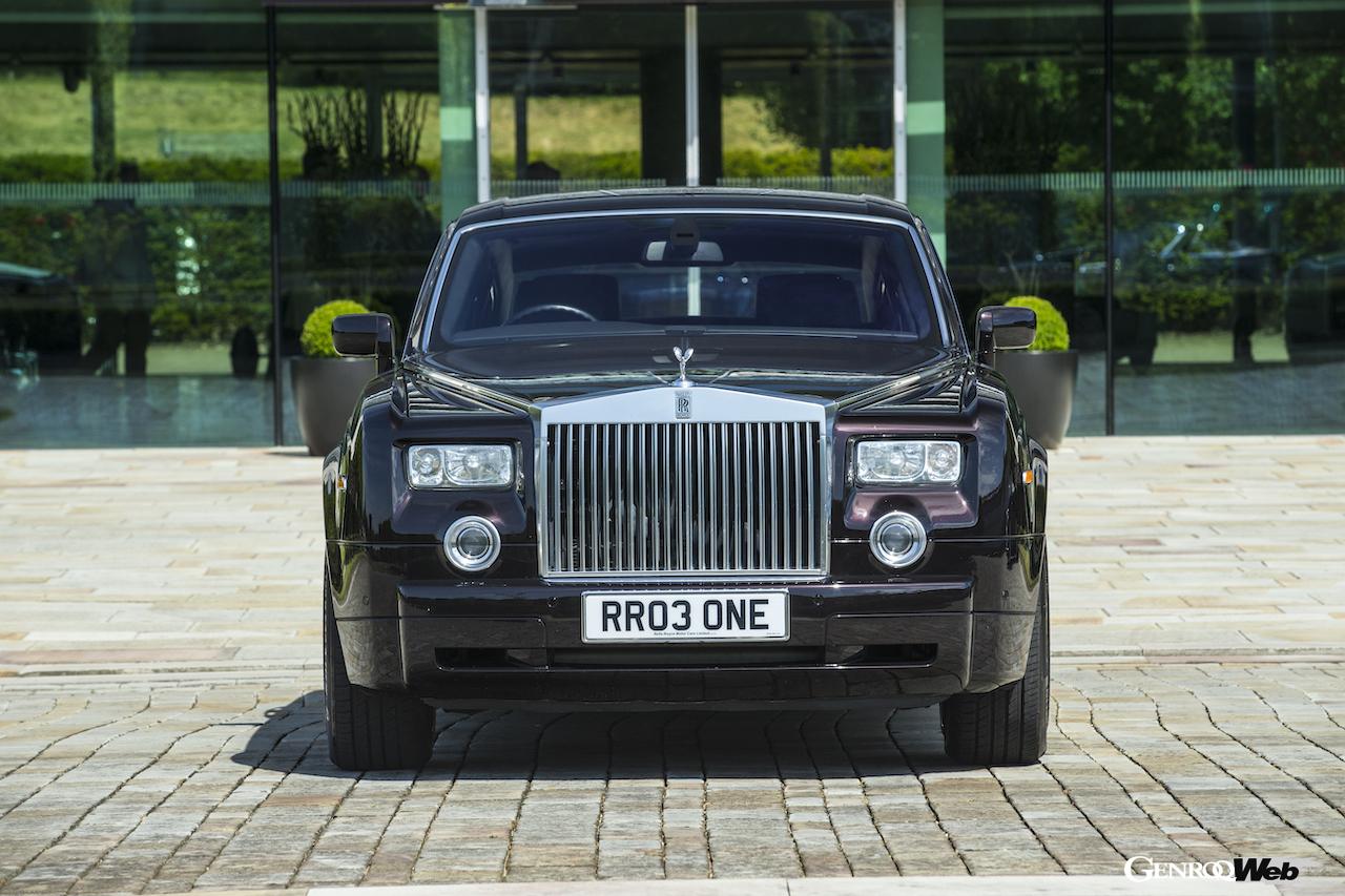 BMWがロールス・ロイスを買収し、1998年にロールス・ロイス・モーター・カーズが設立。最初のモデルとして、7代目ファントムが発表された。