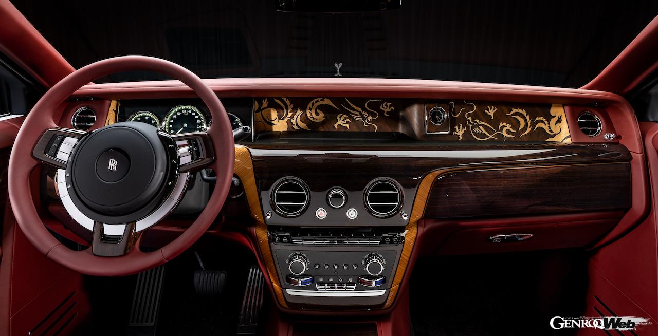 2017年にファントムは8代目に進化を果たす。写真は2025年に中国文化のをオマージュした「ファントム ドラゴン」のギャラリーとインテリア。