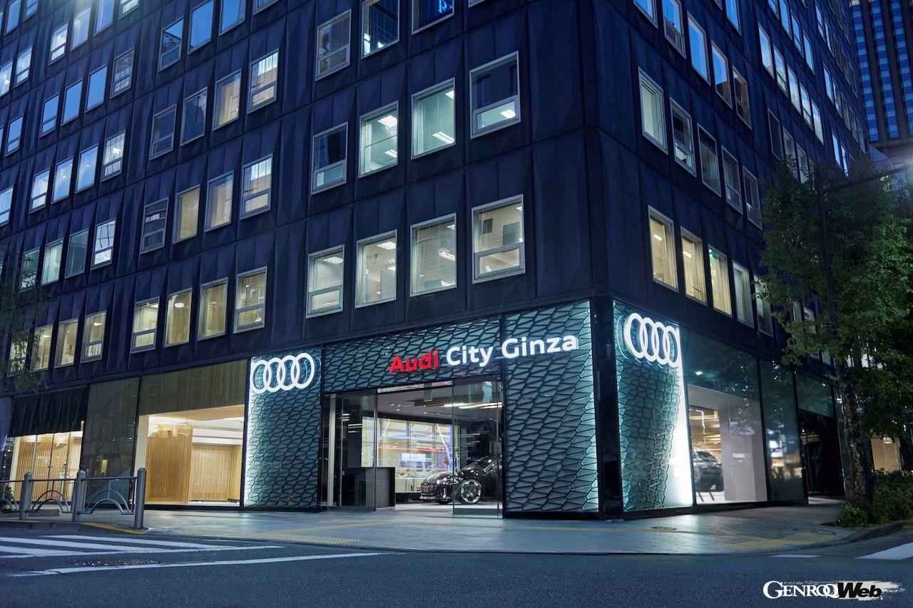 新型「アウディ A5」が先行公開中のショールーム「Audi City 銀座」。