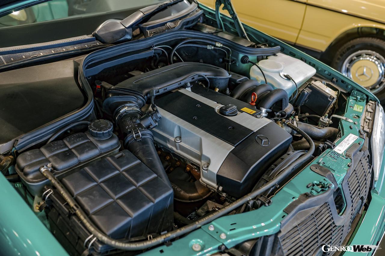 メルセデス・ベンツ C 280は、最高出力193PSを発揮する2.8リッター直列6気筒エンジンを搭載。内外装は鮮やかなグリーンで仕上げられた。