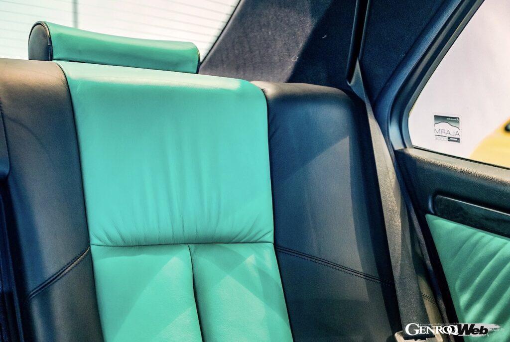 メルセデス・ベンツ C 280は、最高出力193PSを発揮する2.8リッター直列6気筒エンジンを搭載。内外装は鮮やかなグリーンで仕上げられた。