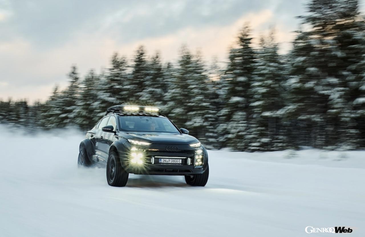 「アウディ Q6 e-tron オフロード コンセプト」の走行シーン。