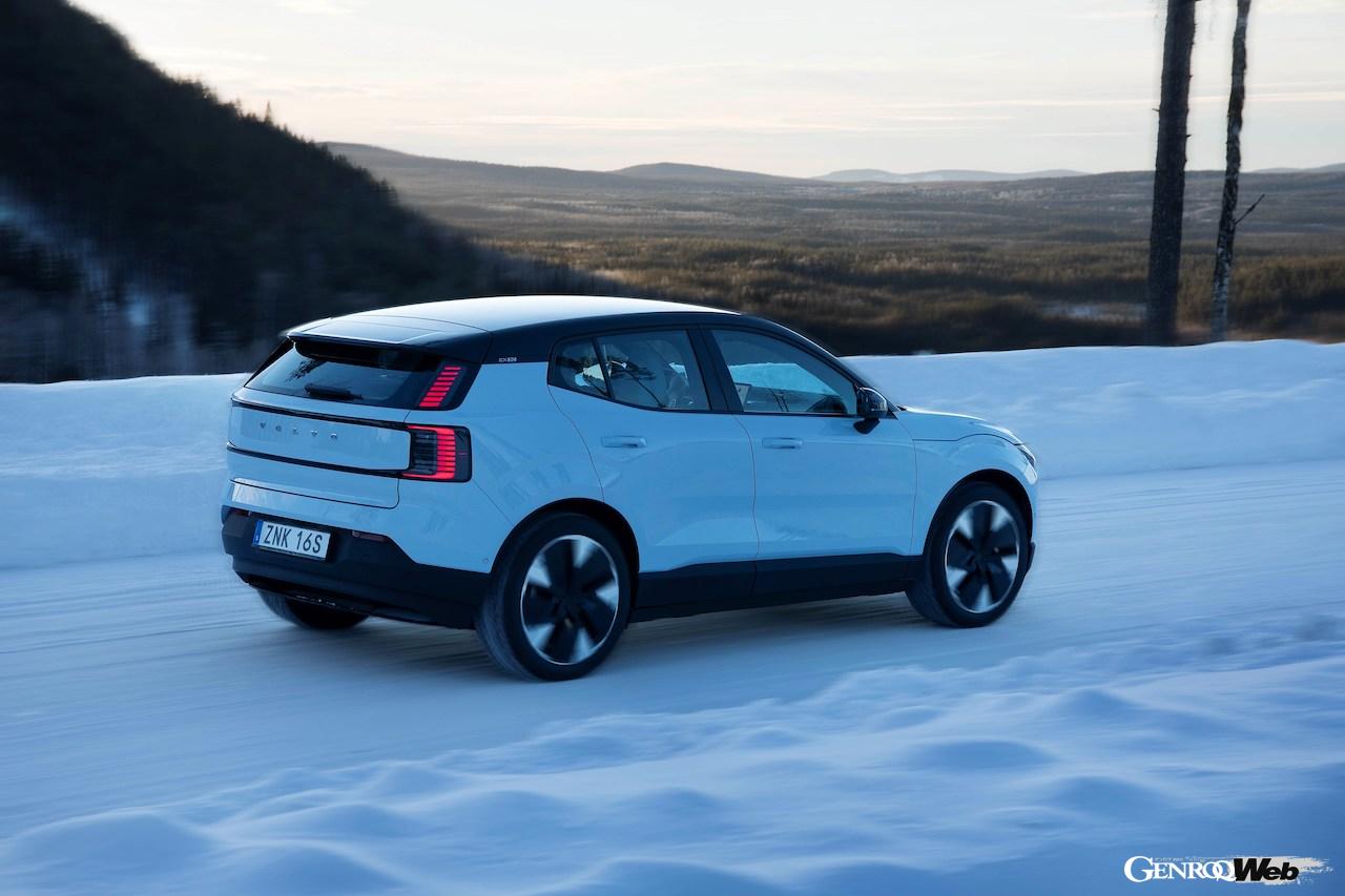 EX30をベースに雪上や悪路における走破性能を高めたモデルとして開発された「EX30 クロスカントリー」。2月10日のワールドプレミアイベントでは、その走行性能が雪上で披露される見込みだ。