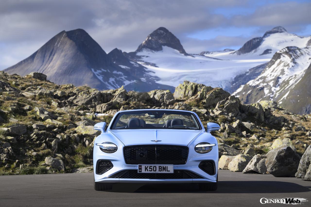 最新の「ウルトラ・パフォーマンス・ハイブリッド」パワートレインを搭載した「コンチネンタル GTC スピード」の公開も決まった。