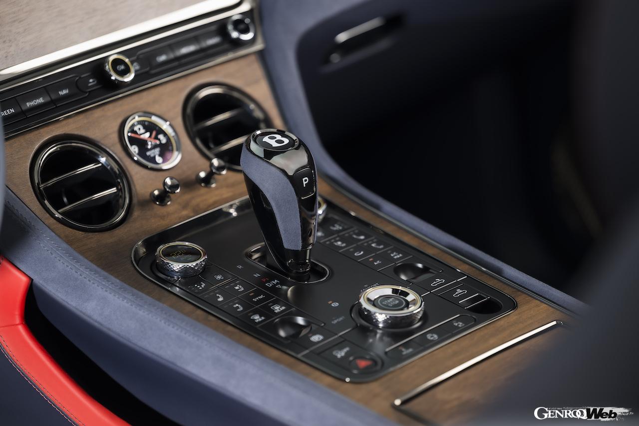 最新の「ウルトラ・パフォーマンス・ハイブリッド」パワートレインを搭載した「コンチネンタル GTC スピード」の公開も決まった。