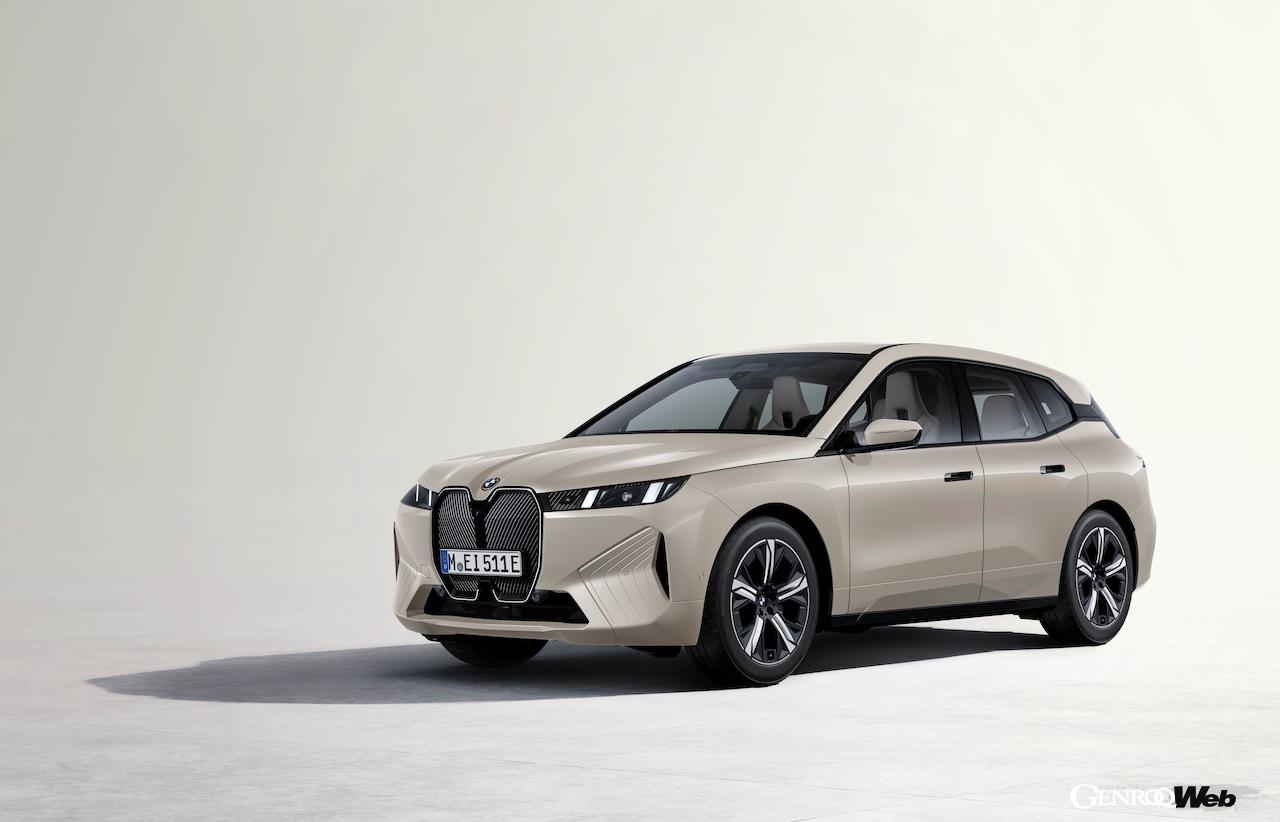 「BMW iX xDrive45」のエクステリア。