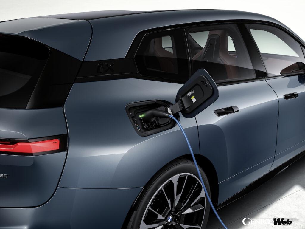 モデルや仕様によって異なるものの、今回のアップデートにより、iX改良新型は航続距離が約6%もアップ。最大航続距離は701kmを実現した。