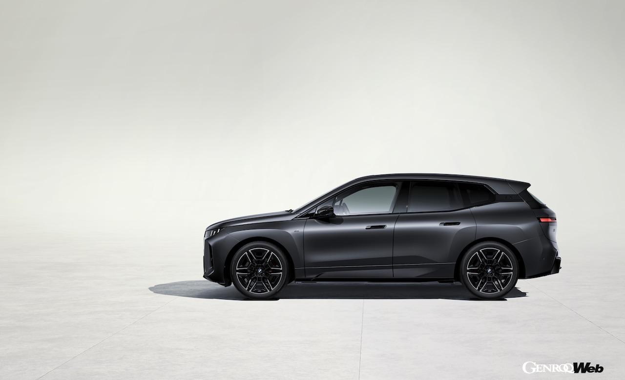 「BMW iX M70 xDrive」のエクステリア。