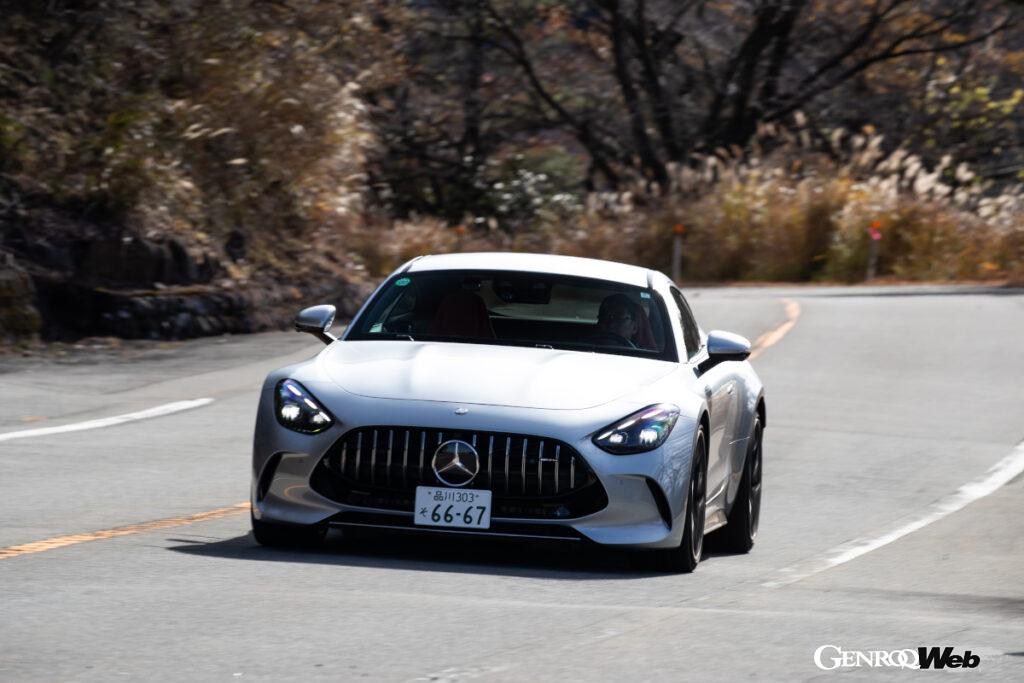 4WD化などによって200kg以上増えたにもかかわらず、加速性能は格段に向上している。