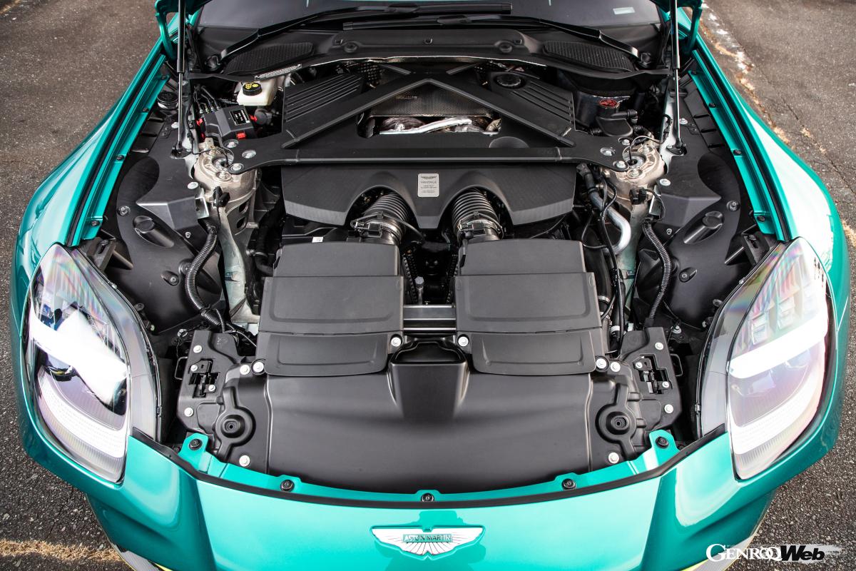先代同様にAMG製4.0リッターV8ツインターボを搭載する。