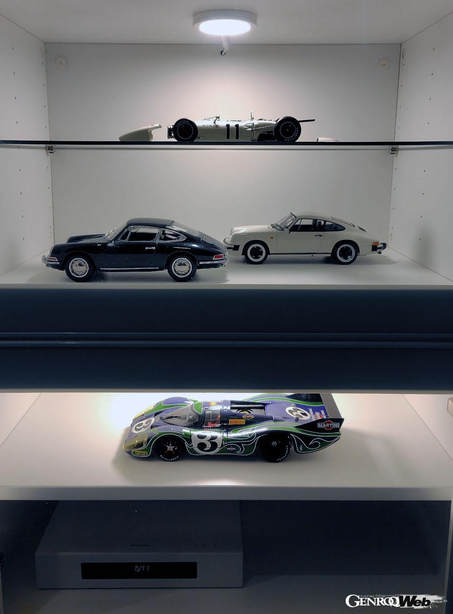 上からホンダRA272、ポルシェ901、ポルシェ911カレラ　1988年モデル、ポルシェ917LH　1970年「サイケデリック」。