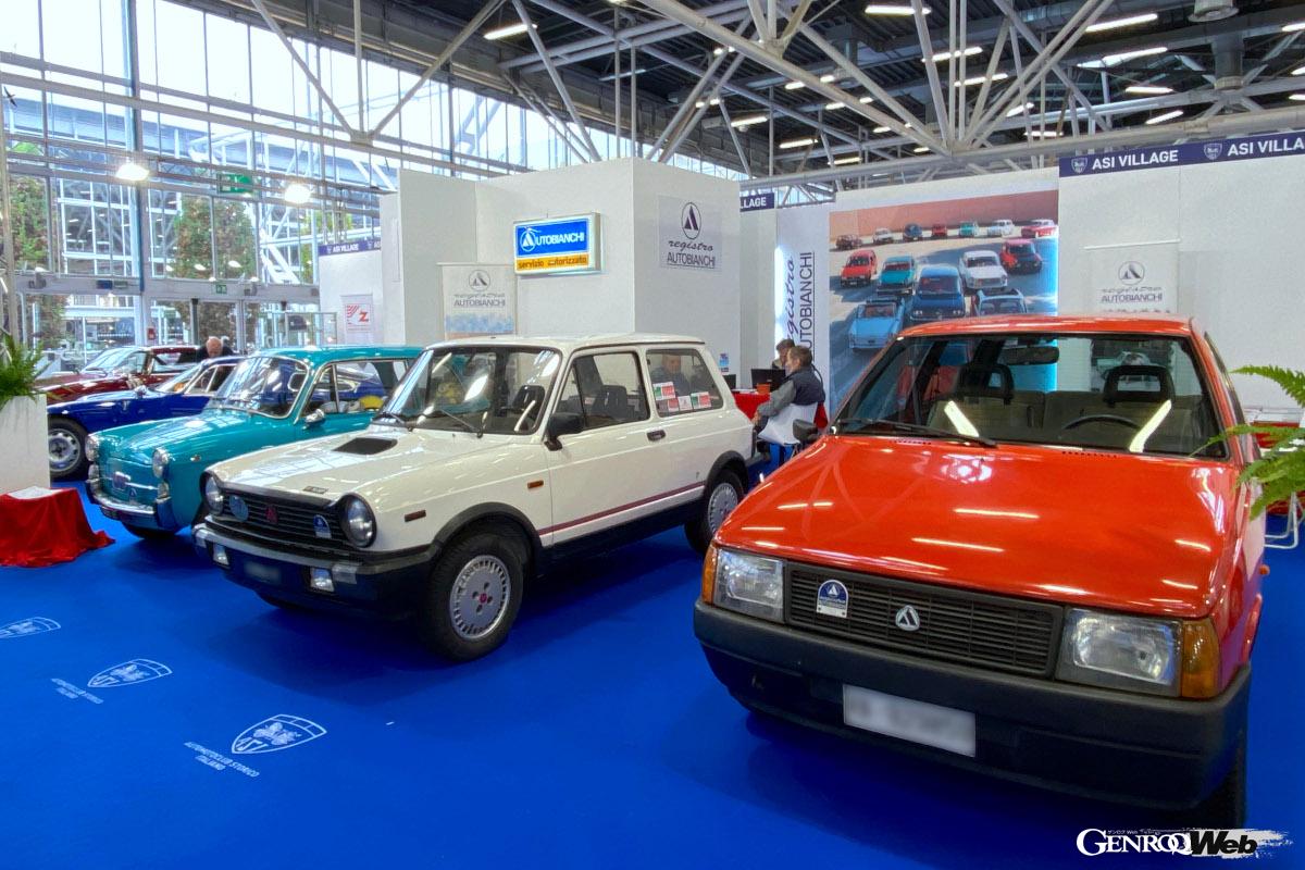 イタリア「アウトビアンキ保存会」のクラブブース。2023年10月、ボローニャ「アウトモト・デポカ」ショーにて。