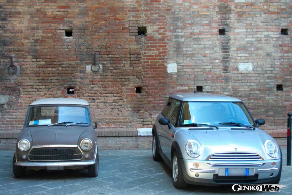 1965年から75年までミラノでライセンス生産された「インノチェンティ・ミニ(左)」。2006年シエナで撮影。