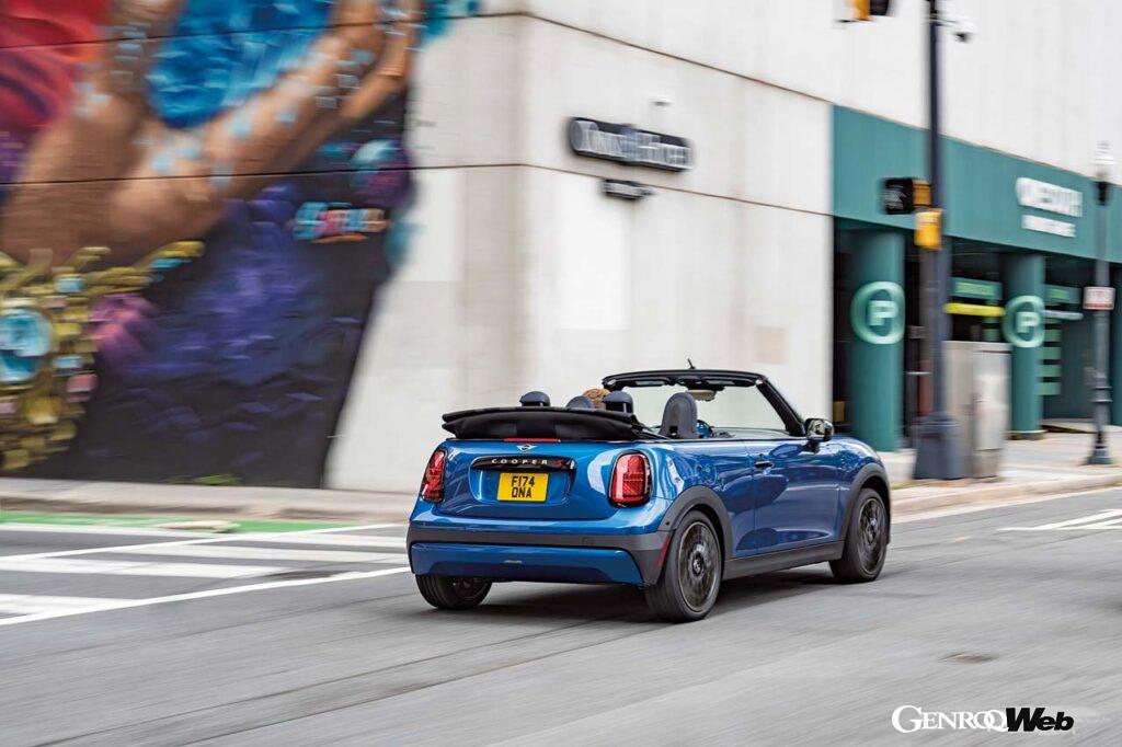 オープン時のデザインもかっこカワイイMINIクーパー・コンバーチブル。日本でも人気を博すことだろう。