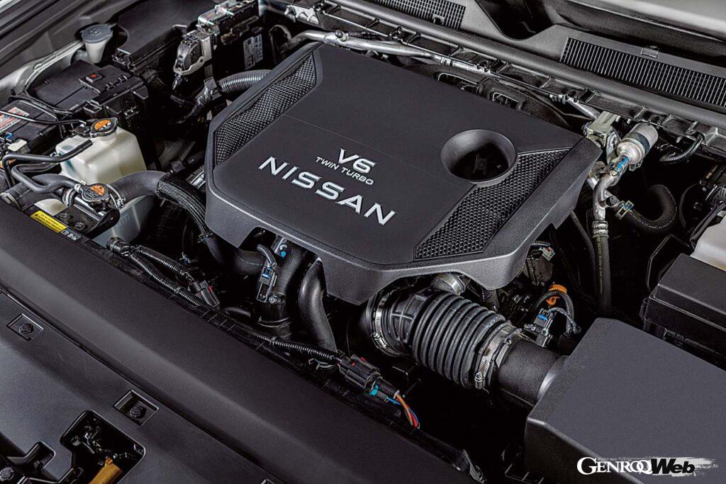 エンジンは3.8リッターV6自然吸気と3.5リッターV6ツインターボの2種を用意。後者には急峻な砂丘などでも安定したオイル潤滑を実現すべく、GT-Rにも採用されている「スカベンジャーオイルポンプ」が搭載されている。