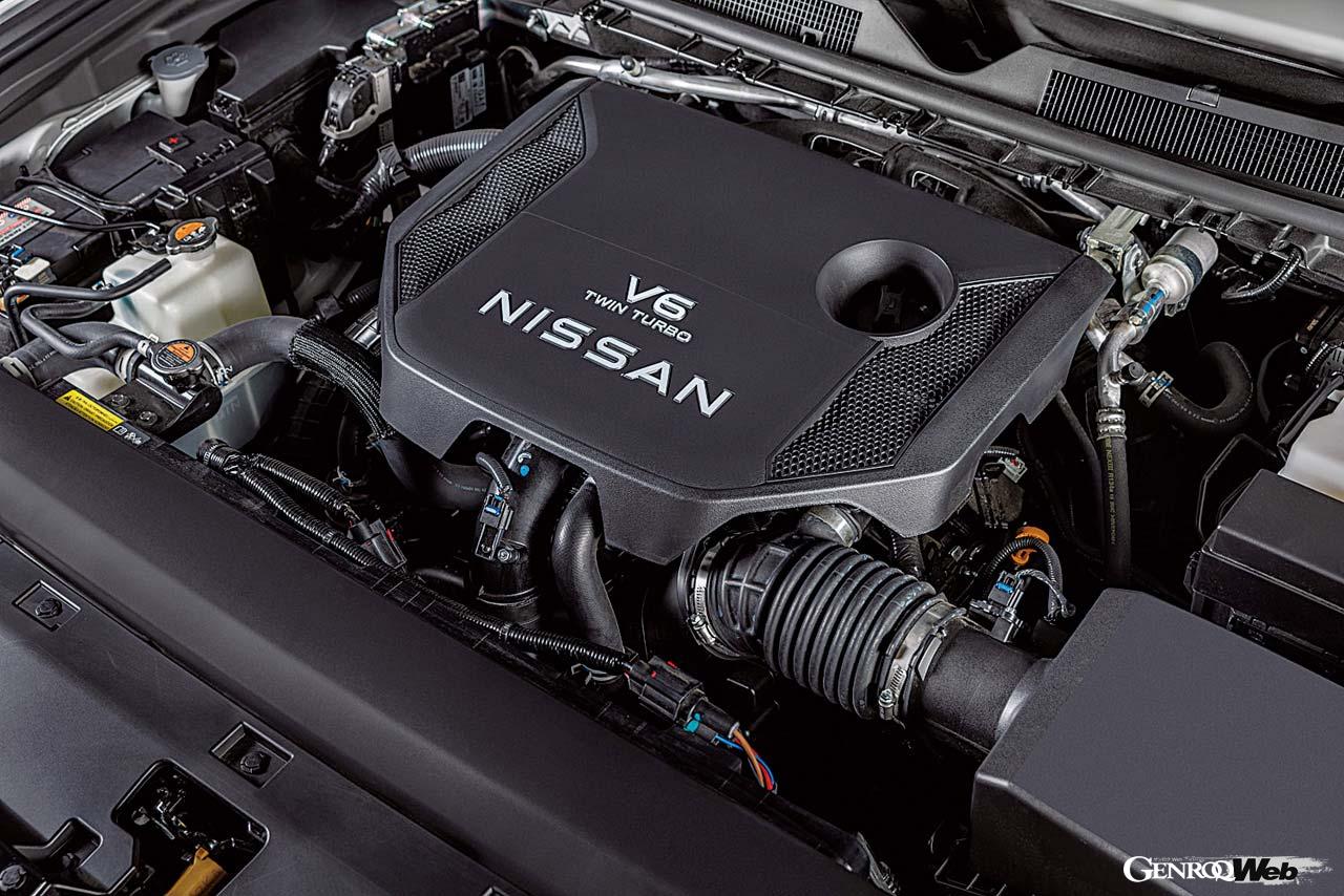 エンジンは3.8リッターV6自然吸気と3.5リッターV6ツインターボの2種を用意。後者には急峻な砂丘などでも安定したオイル潤滑を実現すべく、GT-Rにも採用されている「スカベンジャーオイルポンプ」が搭載されている。