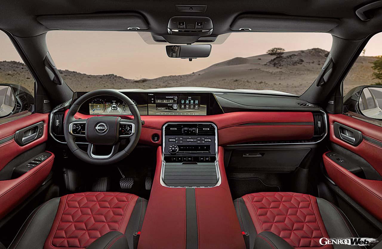 インテリアは日本の「間」の概念を意識してデザインされた。直線基調のインパネには14.3インチのモニターが左右に2つ並ぶ。センターコンソールには「since 1951」のレタリングが。