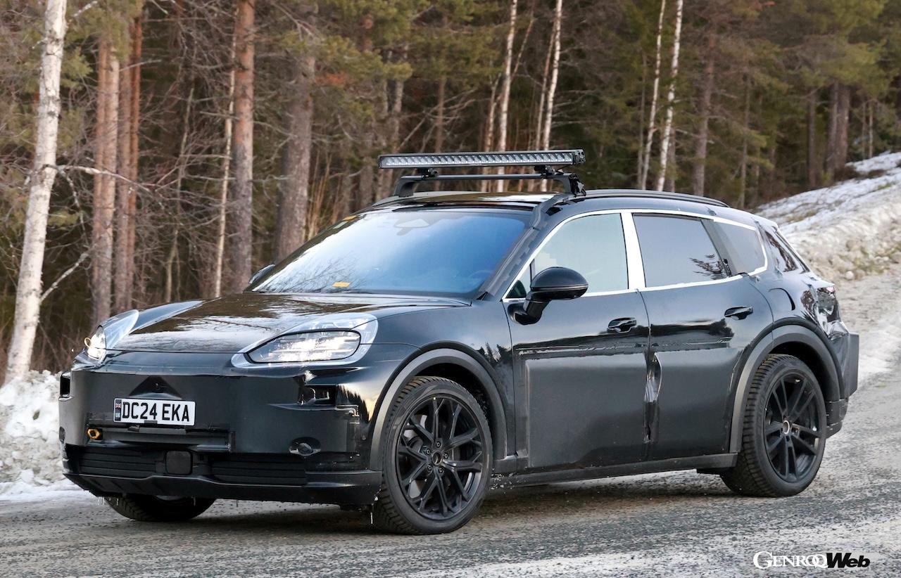 ベントレー初となるフル電動モデルが、カイエンのミュールボディを纏ってテスト走行を開始したようだ。